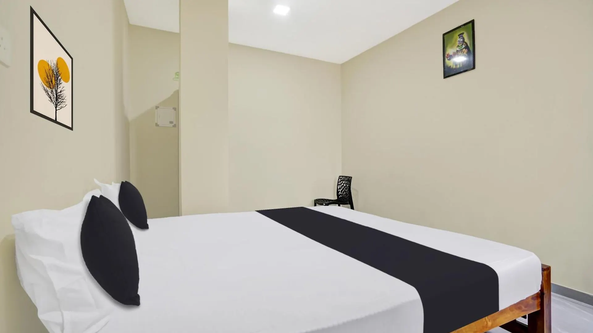 Hotel O Souparnika Residency Pathanāmthitta 印度